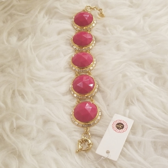 💕TRINA TURK💕 Large Round Bezel Set Dome Bracelet - Picture 8 of 8